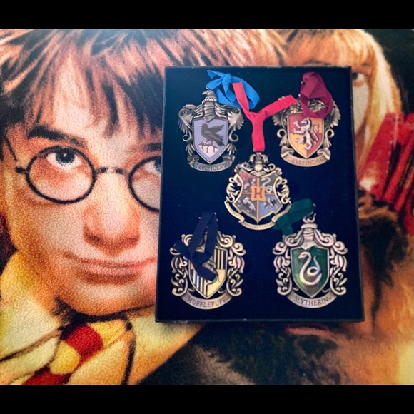 🎄HARRY POTTER ornaments! All 4 houses and Hogwarts. Never used in box - Picture 2 of 15